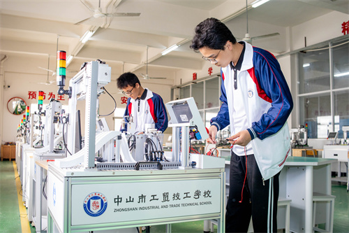 先進的教學設(shè)備