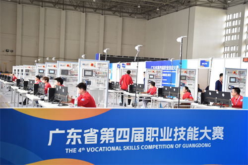 砥礪深耕結(jié)碩果 匠心筑夢展風采——我校何照鈞教師在省賽中喜獲佳績?